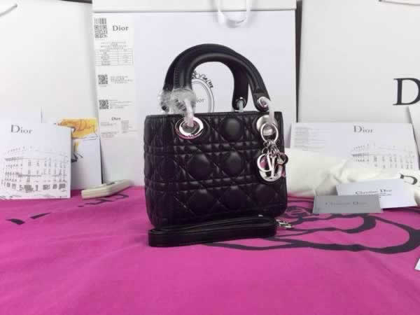 Replica christian dior clutch bagReplica d ior clothingReplica hang bags.